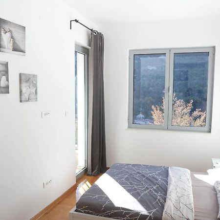 Lavender Bay Apartments D3 Or D5 I By Andreas Crivellaro Donji Morinj Exterior photo
